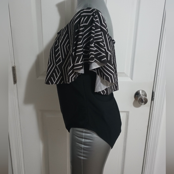 Black and White Geometric Swimsuit - Picture 2 of 4
